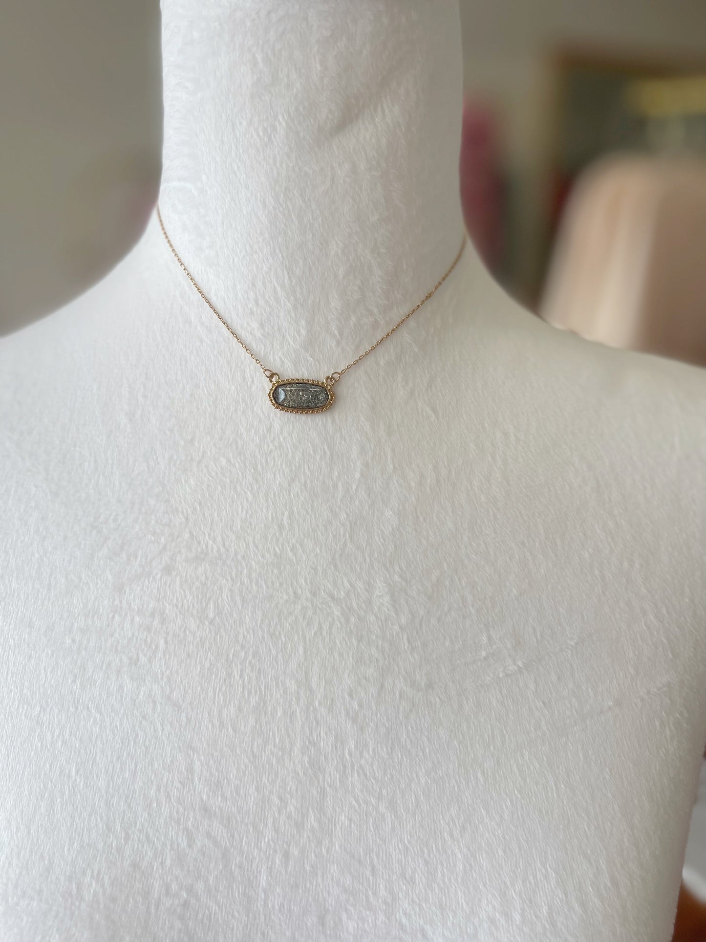 Resin Charm Necklace: Gdgy-Grey / OS