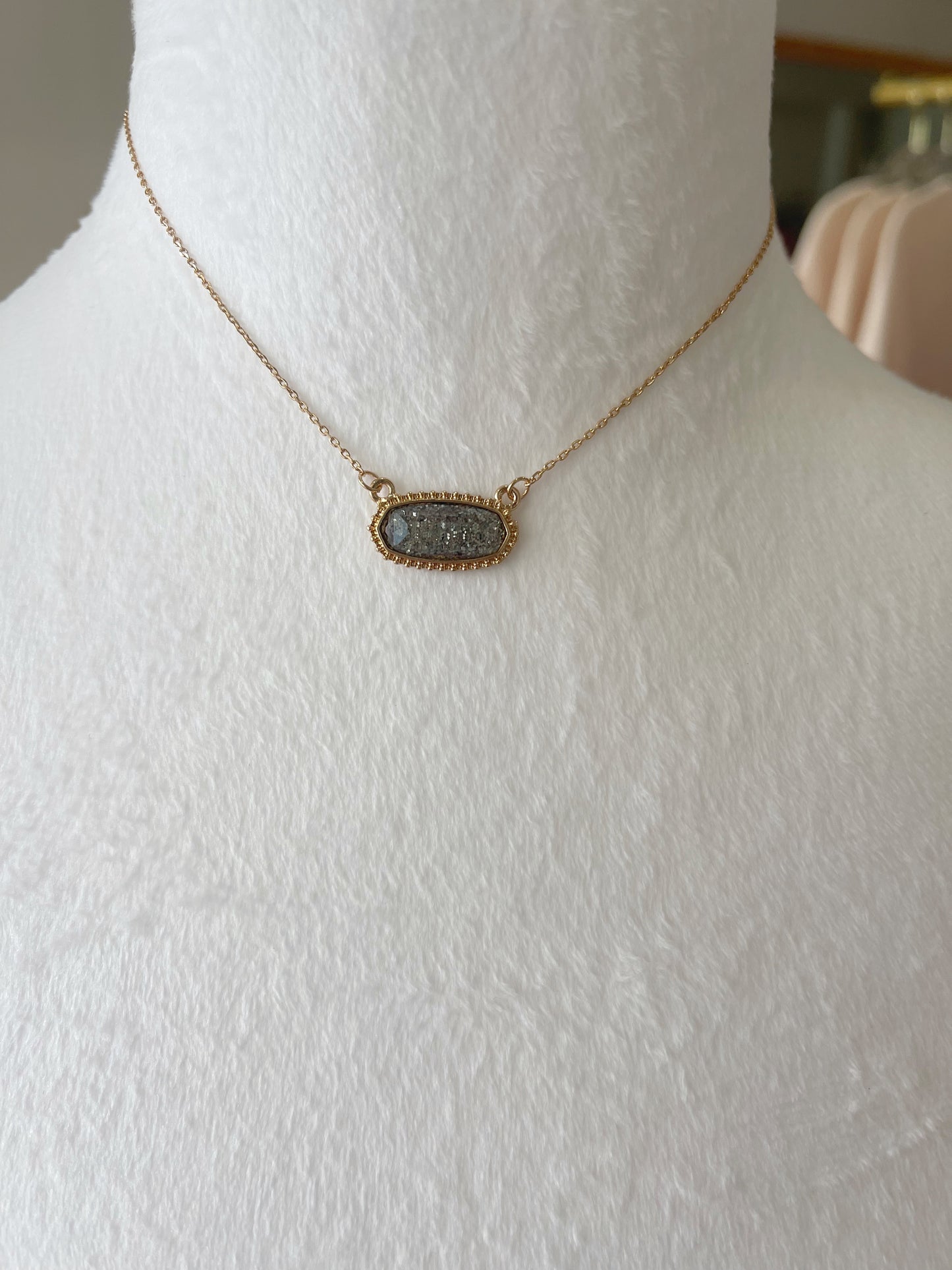 Resin Charm Necklace: Gdgy-Grey / OS
