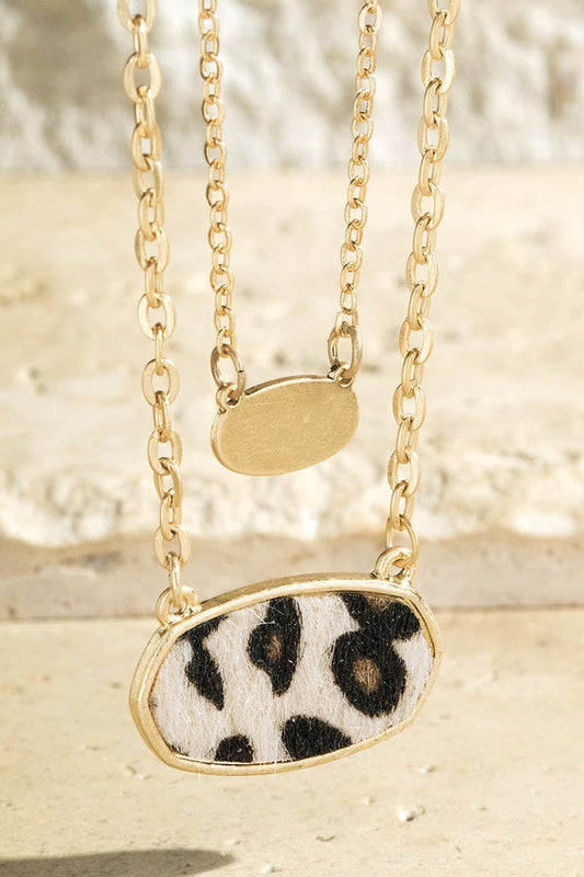 Faux Leather Animal Necklace: Ivory(Wgiv) / OS
